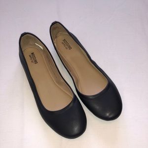 Black ballet flats